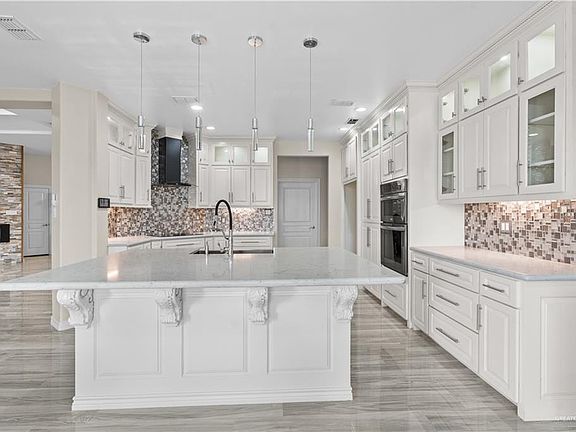 2nd image of 3514 Los Lagos Dr