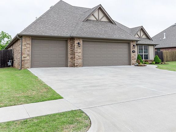 3rd image of 3316 S Black Oak Dr