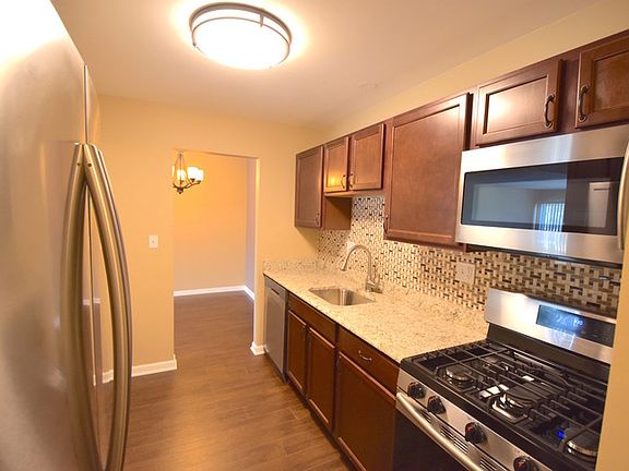 5th image of 5201 Carriageway Dr APT 308