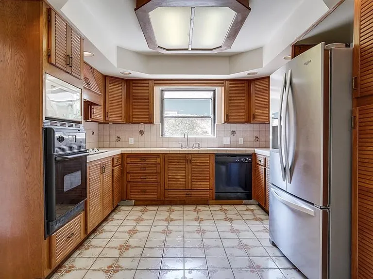 1307 Mackay Ln — Photo 19