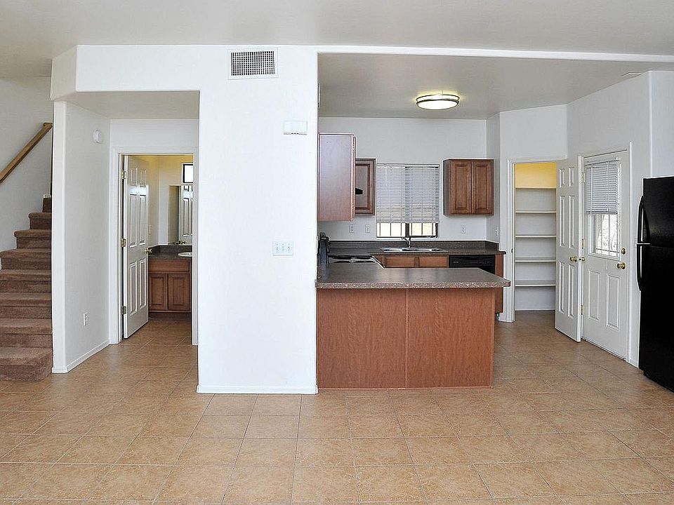 1st image of 3039 N Estrella Ave