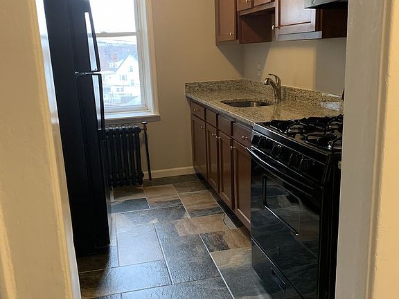 3rd image of 671 Lincoln Ave APT 203