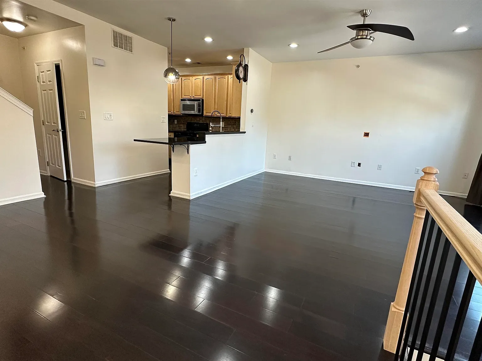 2 bed, 2.5 bath, 1425 sqft, $3,300 — Photo 4
