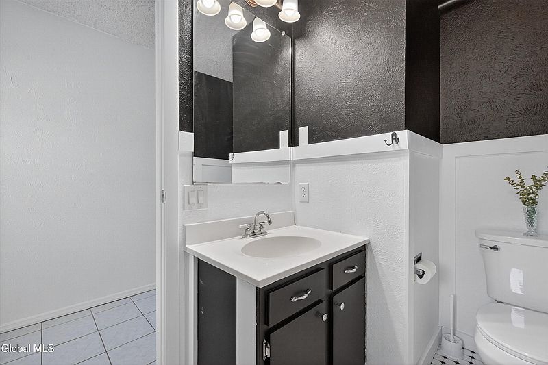 3rd image of 25 Westchester Drive