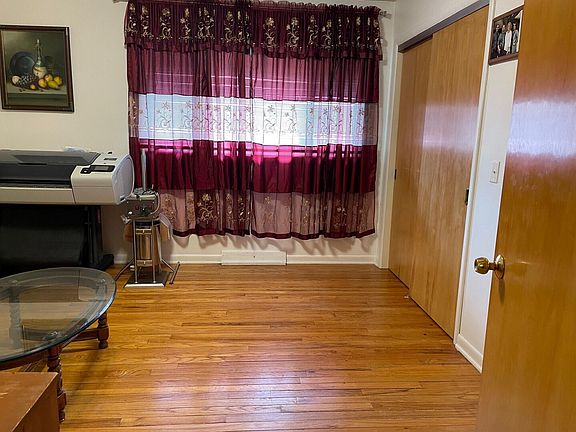 4th image of 2951 Country Club Dr