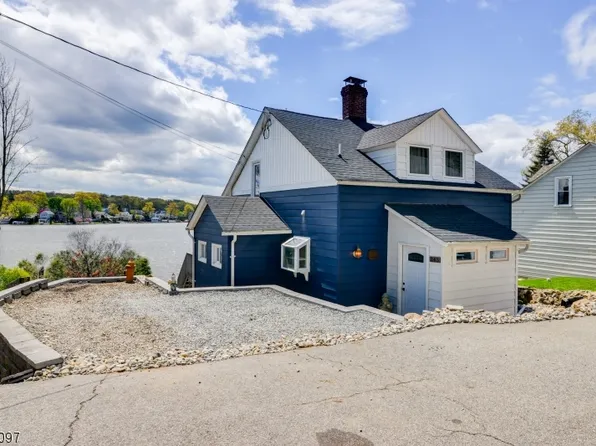 245 Lakeside Blvd, Hopatcong Boro, NJ 07843