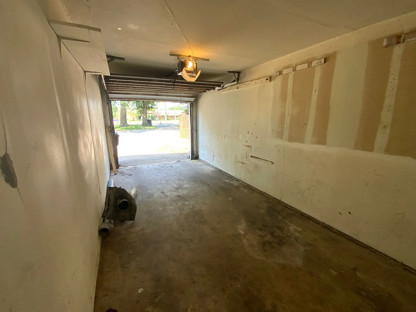 2800 N. Rockwell Avenue — Photo 4