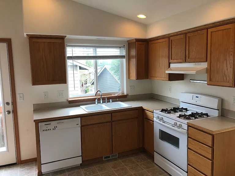 202 Dallas St — Photo 3
