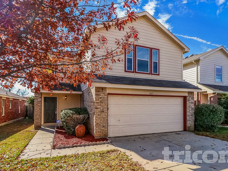 4865 Waterford Dr — Photo 2