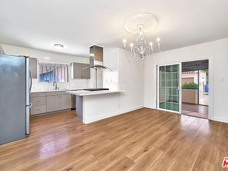 1120 S Plymouth Blvd — Photo 17