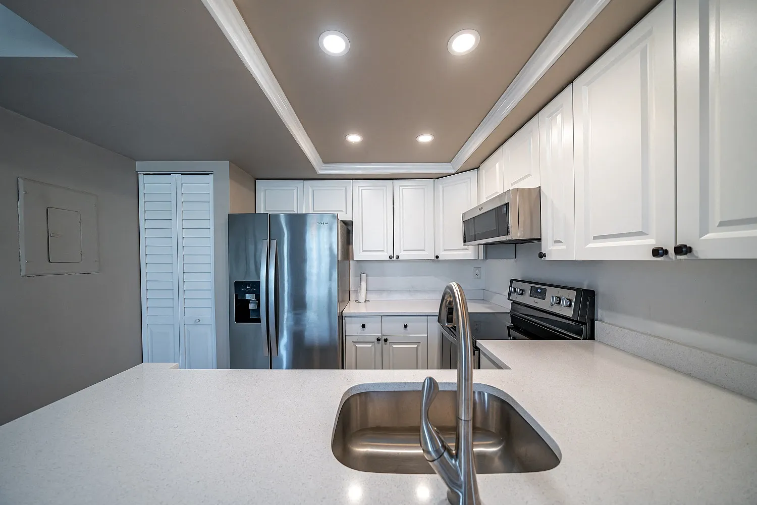 Bella Lago Vista — Photo 4