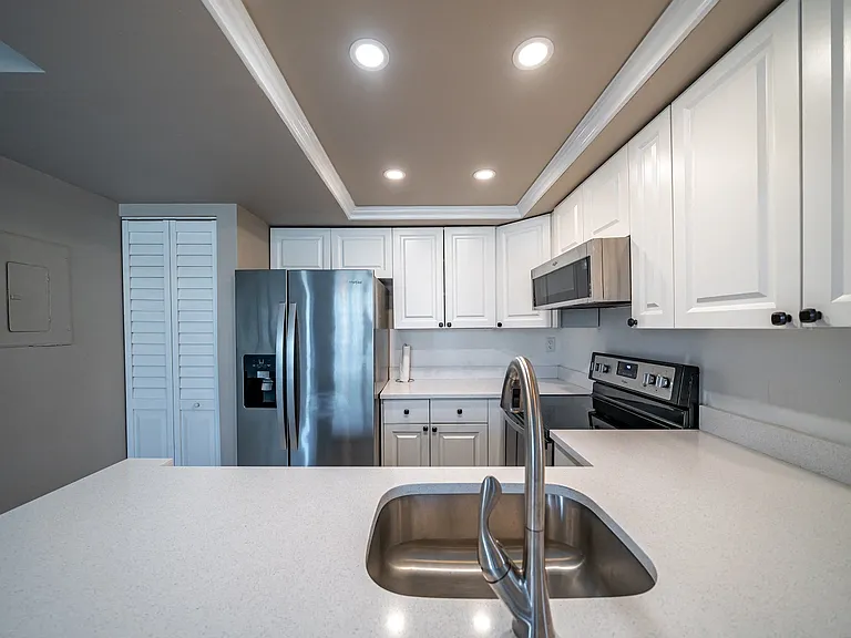 Bella Lago Vista — Photo 4