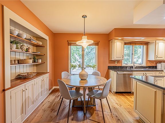 4th image of 21 Woodbury Way