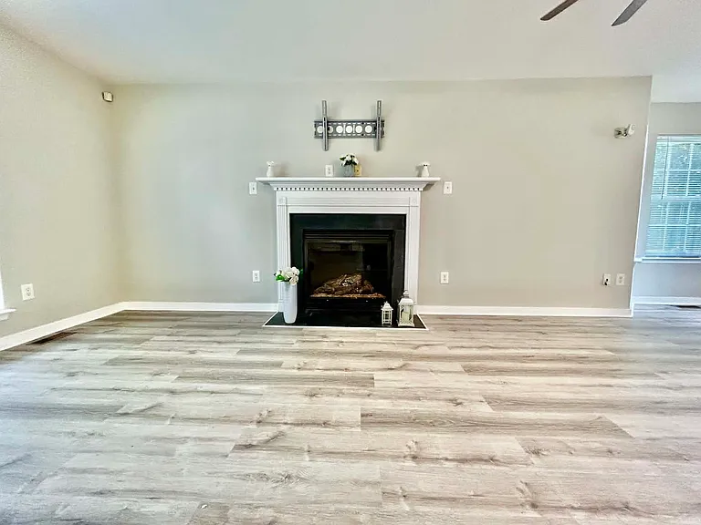 2512 Grand Glen Rd — Photo 9