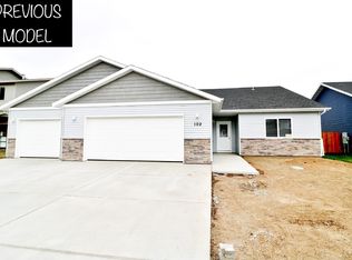 122 Mulberry Loop NE, Minot, ND 58703