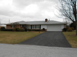 124 Colonial Dr, Chambersburg, PA 17202