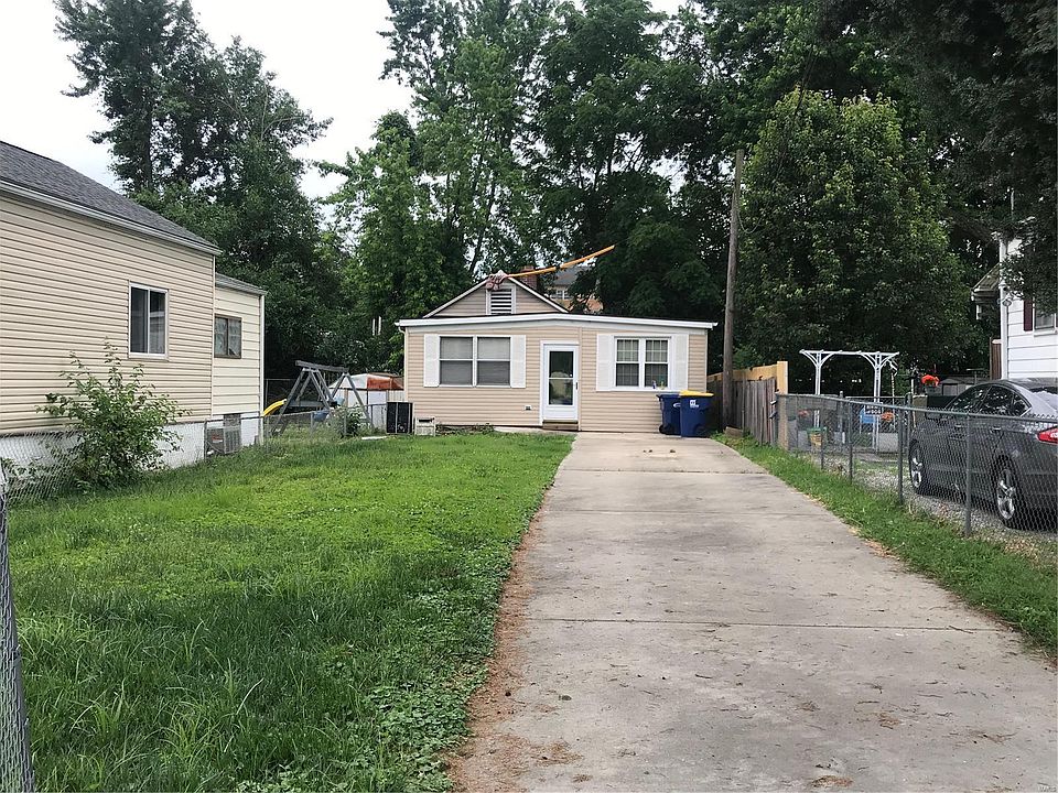 2nd image of 204 W Arlee Ave