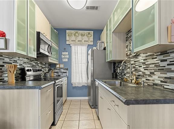 2nd image of 820 Marina Dr APT 305