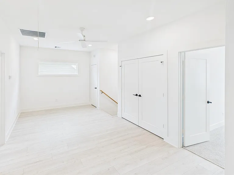 9609 Valeca Dr — Photo 17