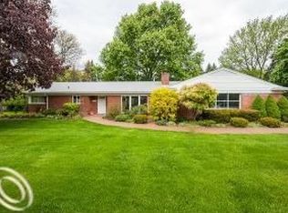 46900 S Chigwidden Dr, Northville, MI 48167