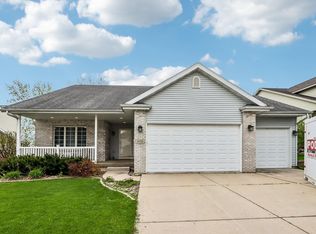 3133 Collingwood Dr, Sun Prairie, WI 53590