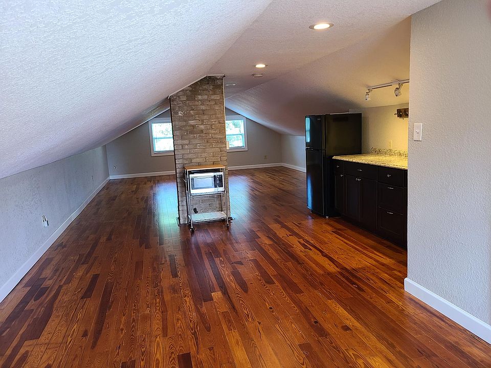 1st image of 473 8th Ave N #3
