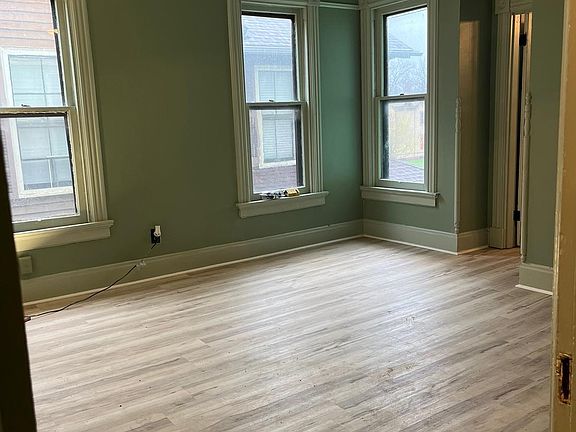 3rd image of 835 Campbell Ave #1