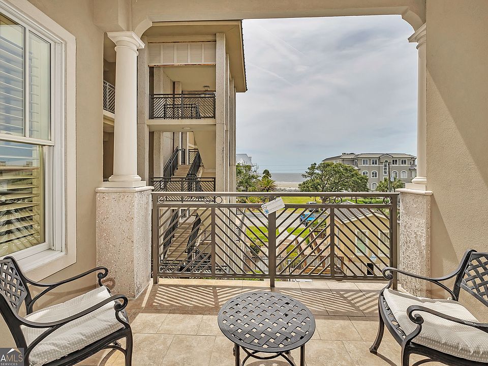 1st image of 1015 Beachview Dr #206