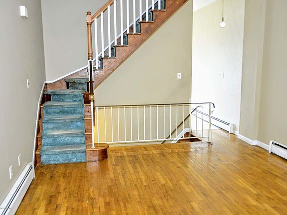 4th image of 300 Woodbine Ave #A