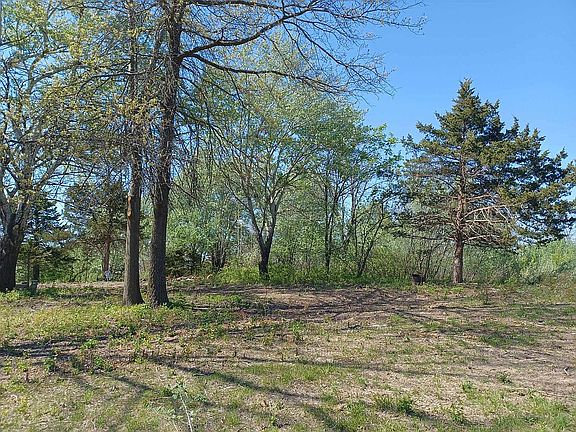 3rd image of 138 SE 23rd Hwy