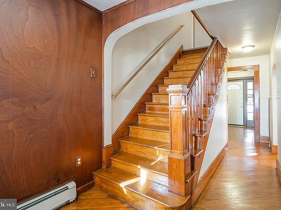 3rd image of 212 W Chestnut St