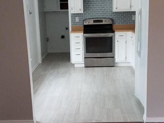 3rd image of 608 Ponderosa Dr