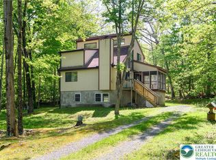 218 Blue Jay Ct, Bushkill, PA 18324