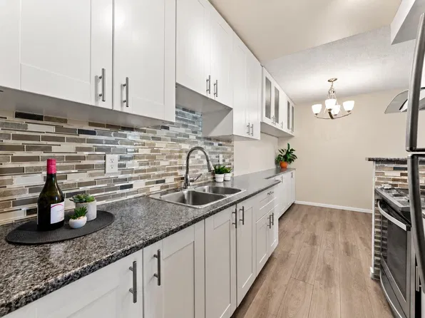 6759 Willingdon Ave #1202, Burnaby, BC V5H 3Y9