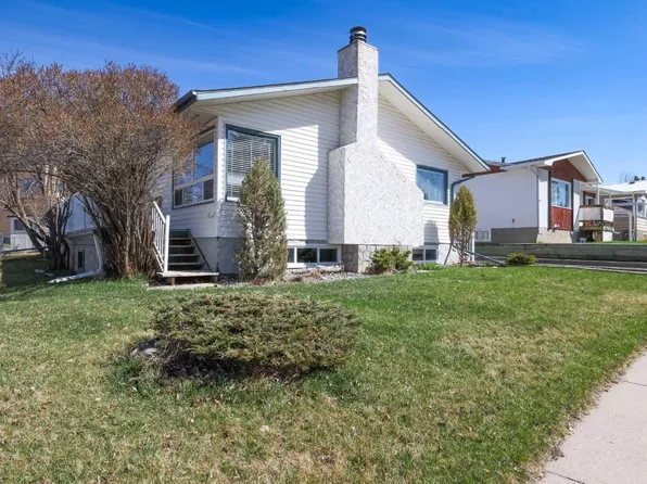 5424 51st Ave, Rocky Mountain House, AB T4T 1E8