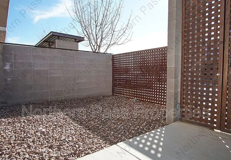 6262 Woodrow Bean #6 — Photo 2
