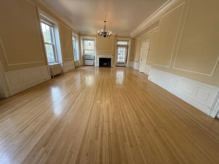 Cass Street Apartments — Photo 14