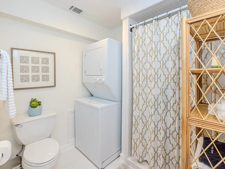1112 Austin Ave NE #B — Photo 9