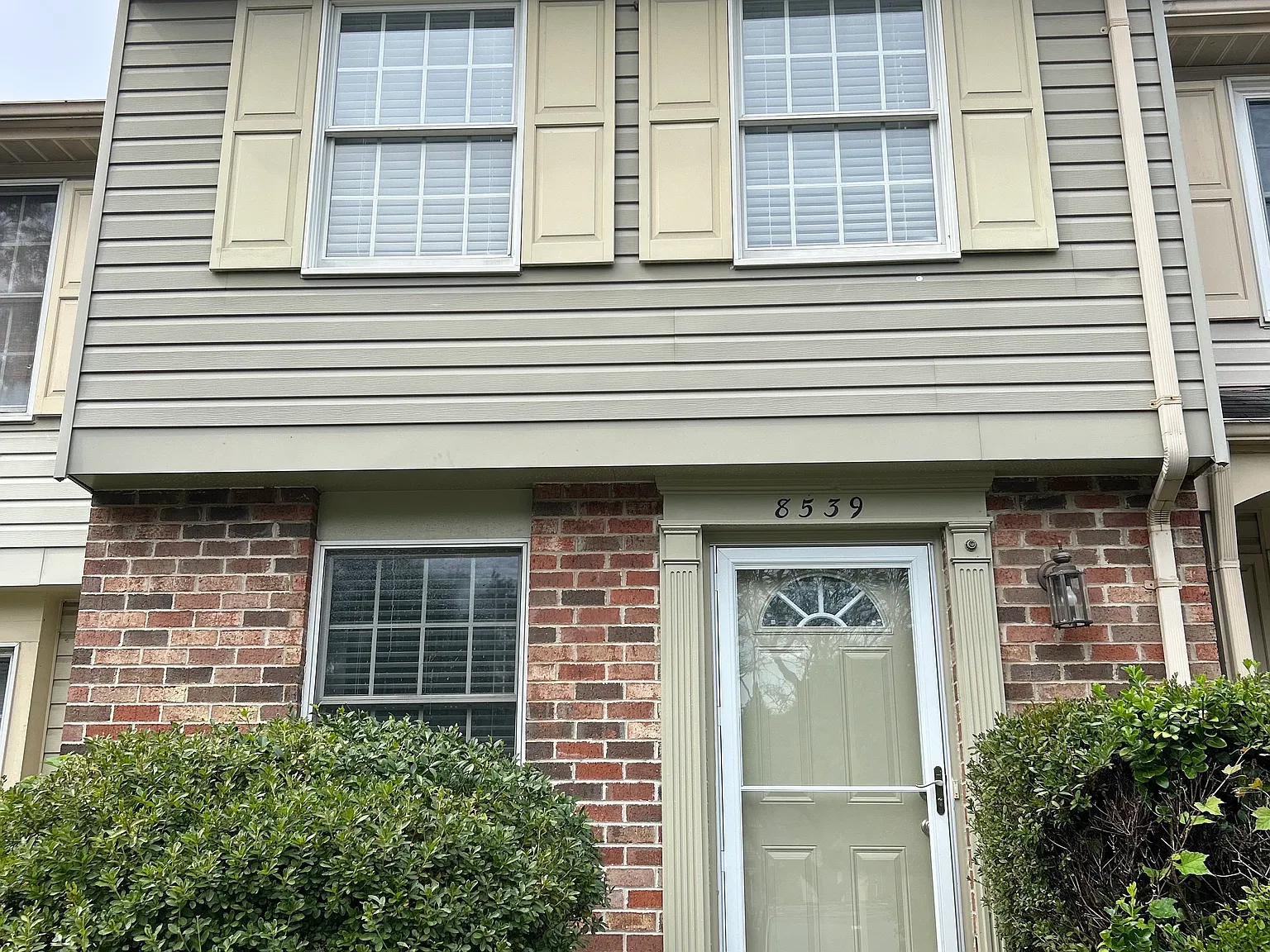 3 bed, 1.5 bath, 930 sqft, $2,595 — Photo 1
