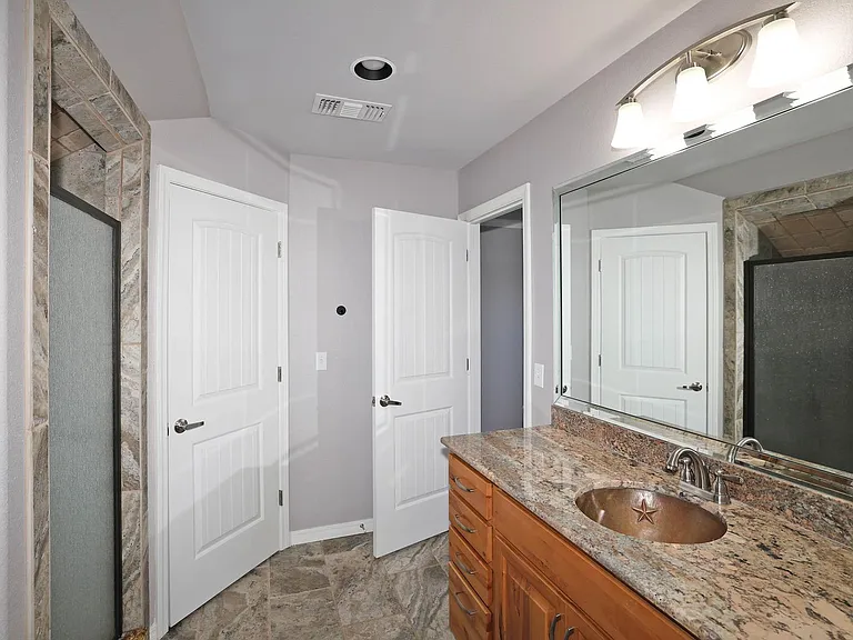 7501 Continental Pkwy — Photo 48