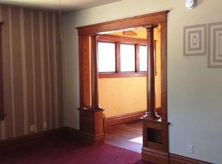 410 S 9th St, Clinton, IA 52732