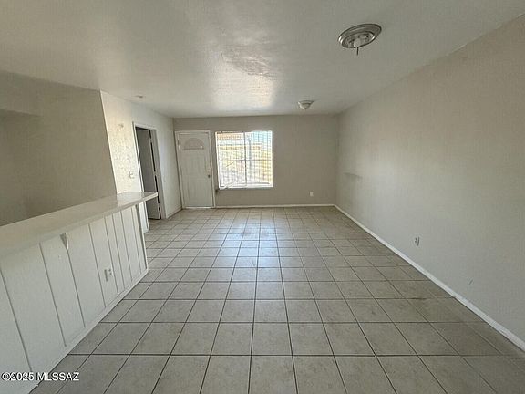 4th image of 5846 S Del Moral Blvd