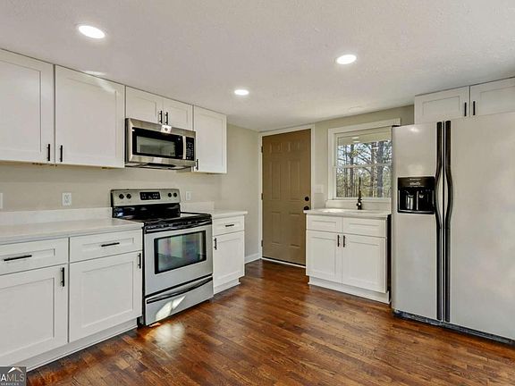 3rd image of 1446 Seals Rd