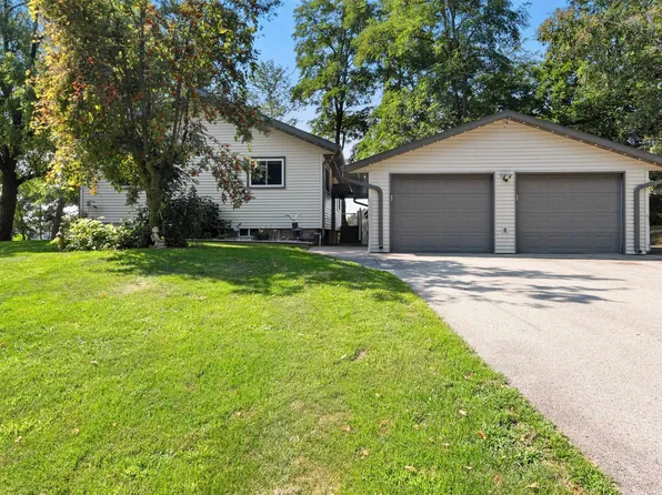 W9430 Schroeder Ln, Crivitz, WI 54114