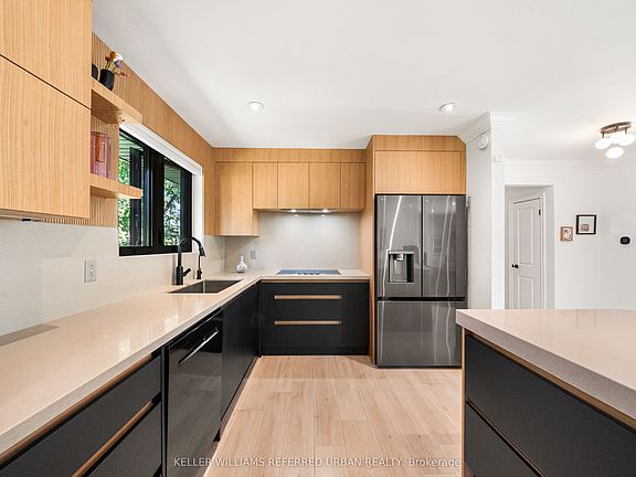 3rd image of 115 Bonnyview Dr