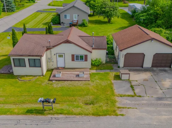 307 Village Ave, Houghton Lake, MI 48629
