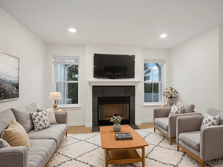 Emerald Place Apartments — Photo 6