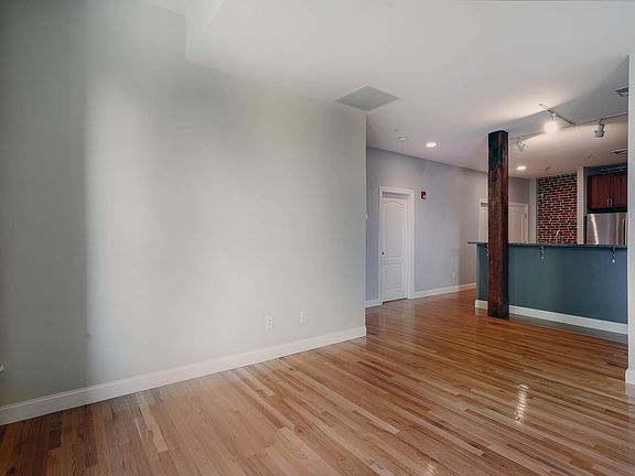 4th image of 140 Washington St Suite 1D