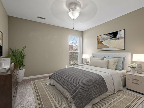 4th image of 1000 Oakcrest St APT 307