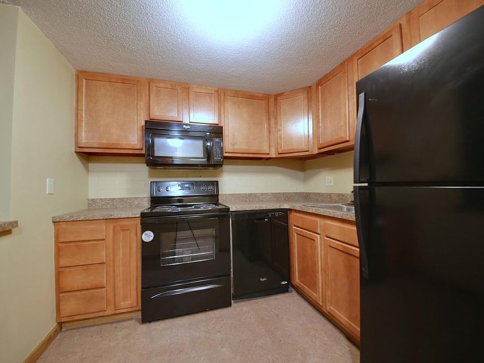 2nd image of 2106 Kanawha Blvd E #Terrace